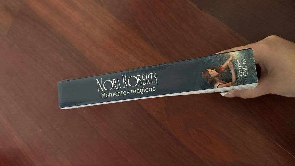 Livro “Momentos Mágicos” de Nora Roberts