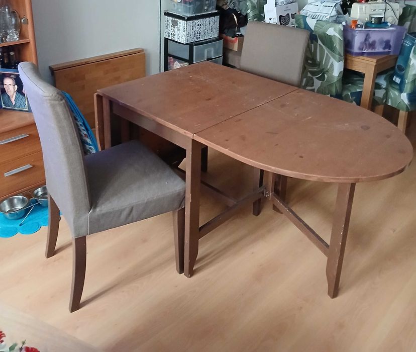Mesa extensível e cadeiras