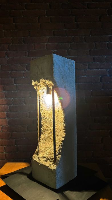 Lampa dekoracyjna z betonu – styl loftowy