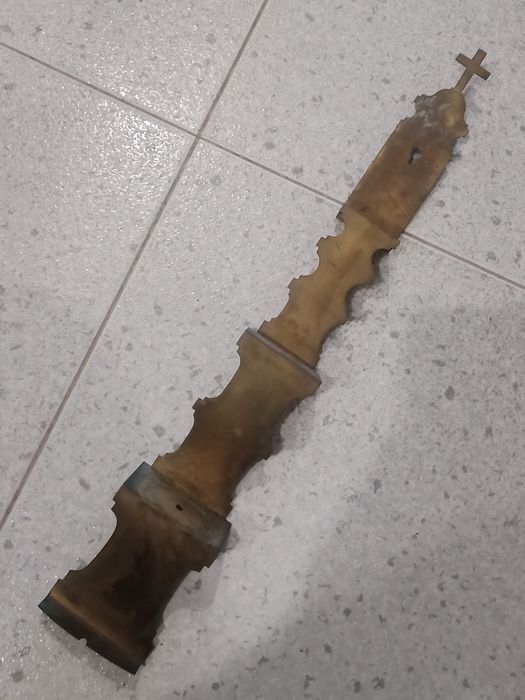 Suporte antigo em escada para meter santos em oratório