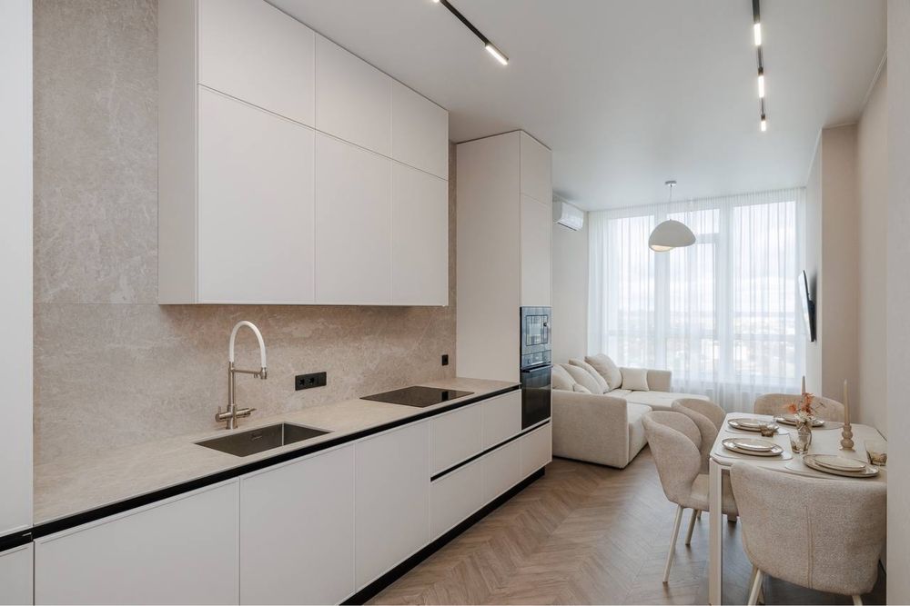 Продається унікальна трикімнатна квартира в ЖК «Каховська»