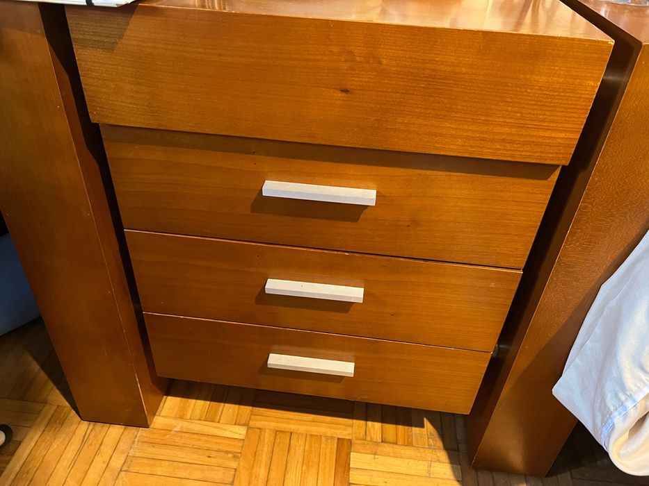 Cama de casal em madeira