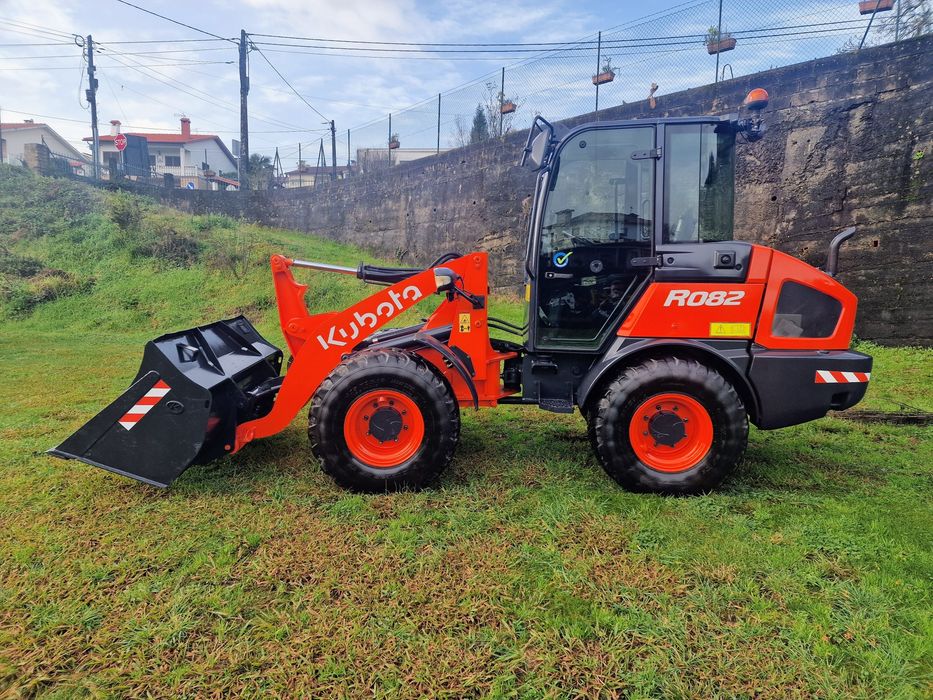 Pá carregadora kubota R 082