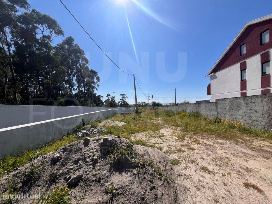 Terreno com Projeto em Carreço