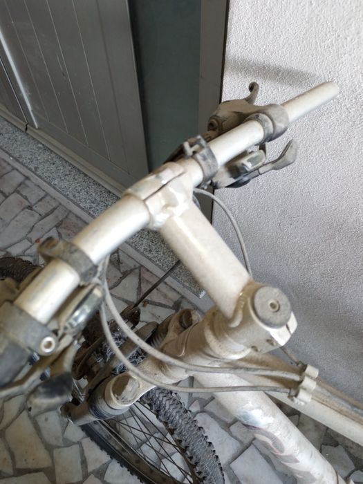 Bicicleta de alumínio