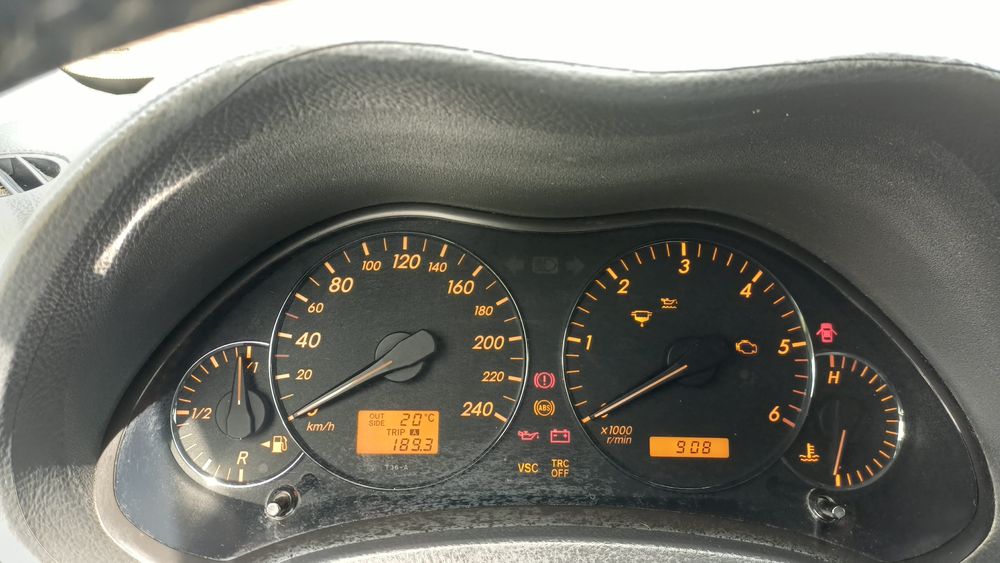 Sprzedam Toyotę Avensis