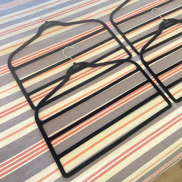 cabides para calças.