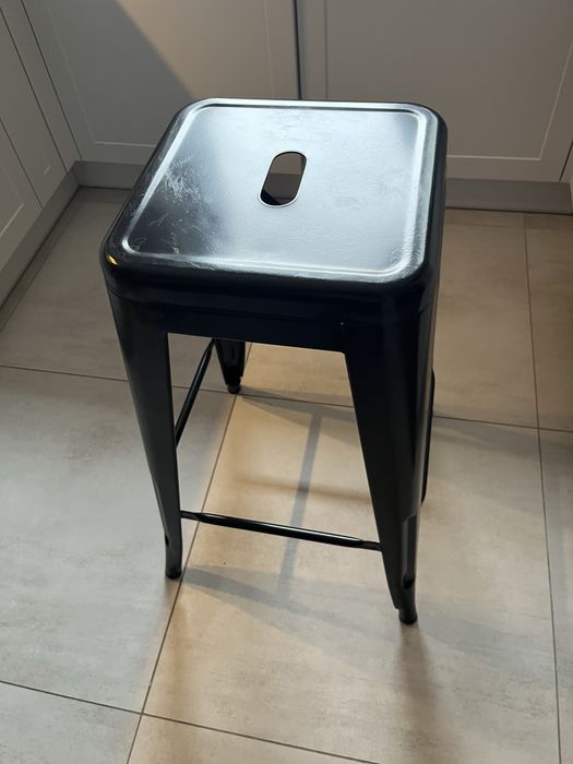 Czarne krzeslo barowe hoker paris