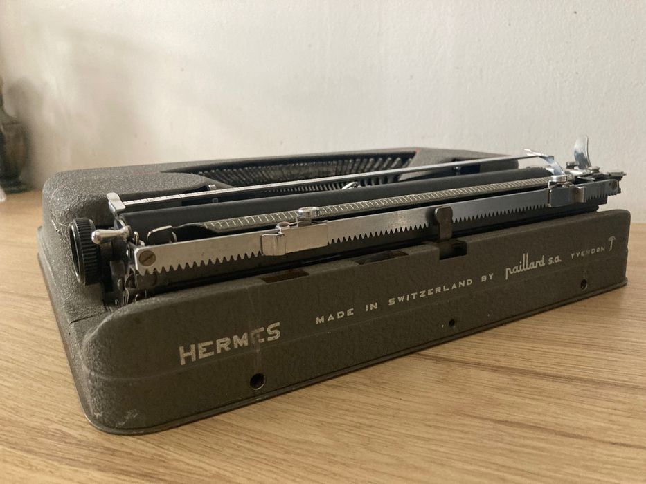 Máquina de escrever  **  Hermes Baby