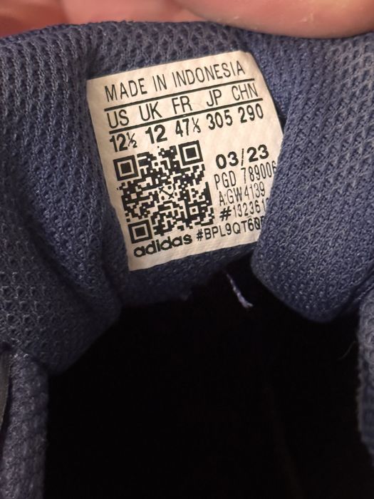Продам онигиналтные кроссовки Adidas
