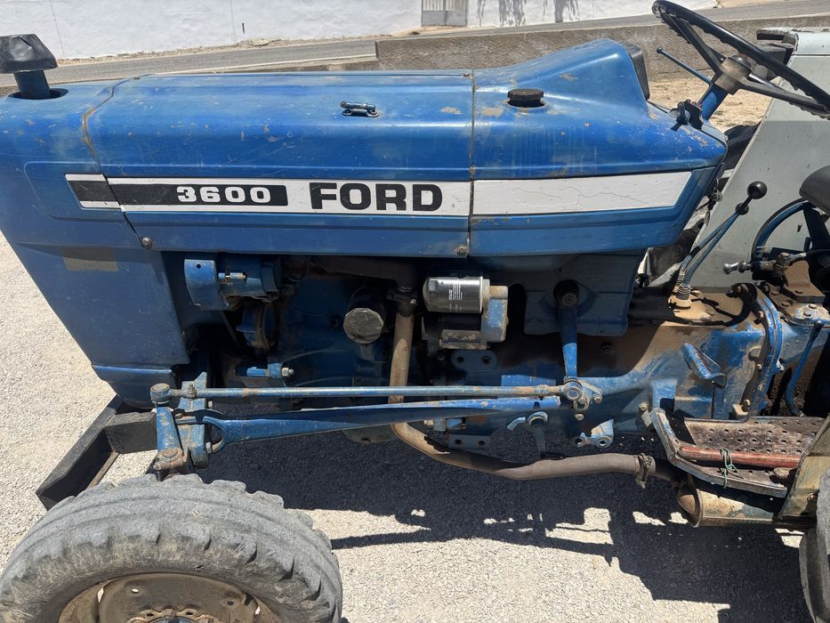 Ford 3600 com grade discos