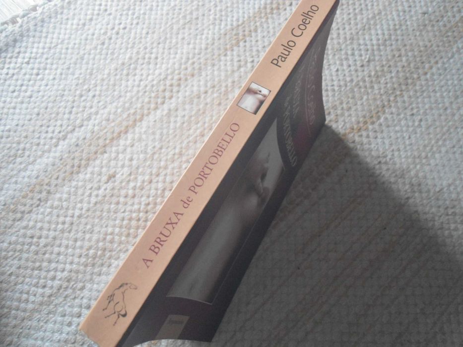 A Bruxa de Portobello por Paulo Coelho