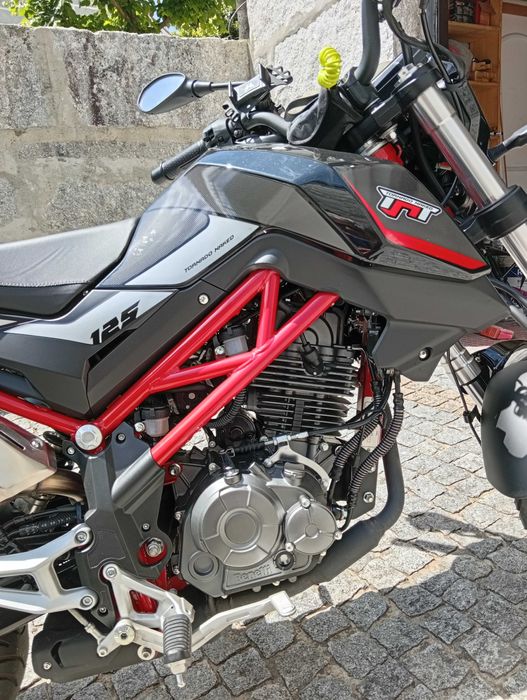 Benelli TNT 125, como nova