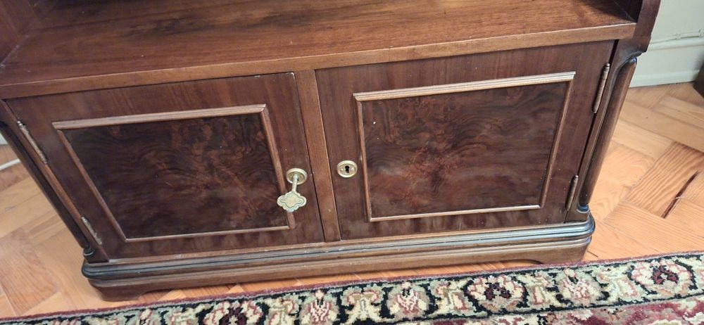 Móvel apoio multimédia