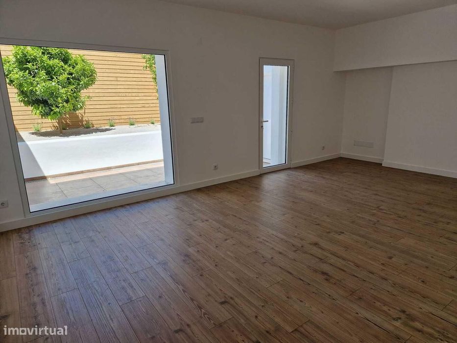 Moradia T3 com jardim, Carcavelos, Cascais