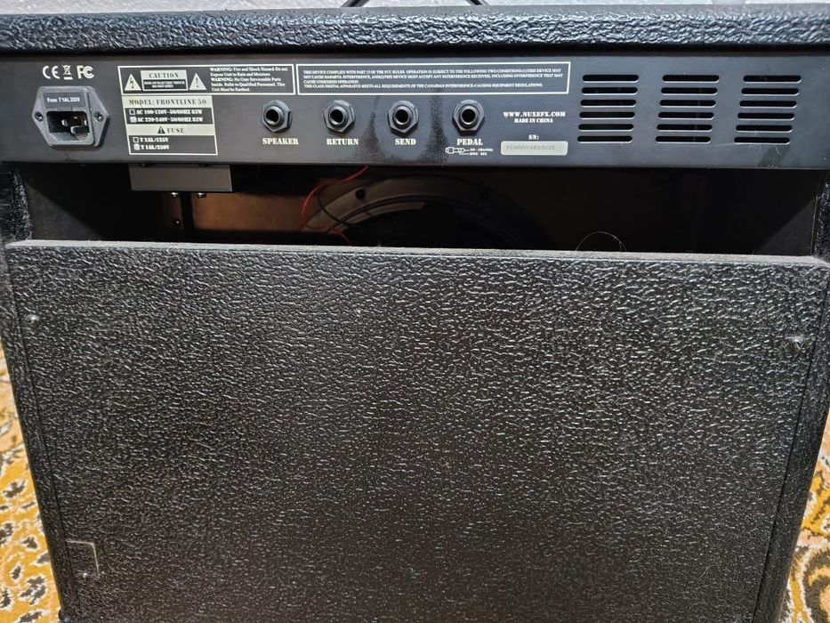 Gitara elektryczna i piec gitarowy