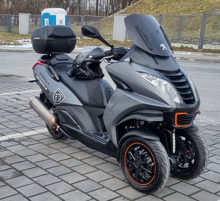 Peugeot Metropolis 400 piaggio mp3 500 yamaha tricity 300