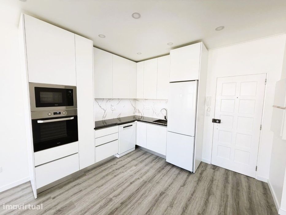 Apartamento T1 Renovado para Arrendamento no Centro de Santa Cruz -...