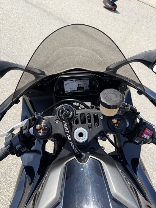 Yamaha r1 2021/01