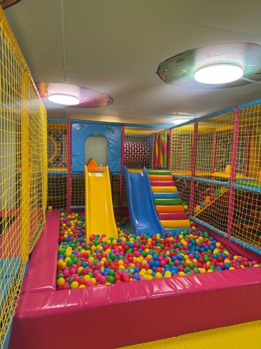 Ігровий лабіринт з батутною ареною 40кв.м.