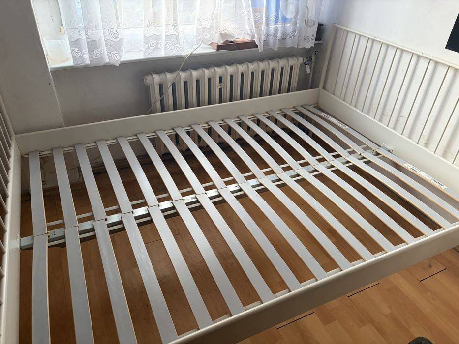Duże łóżko do sypialni