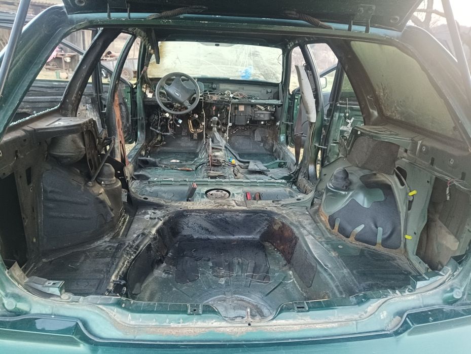 Автомобіль Вольво V 40
