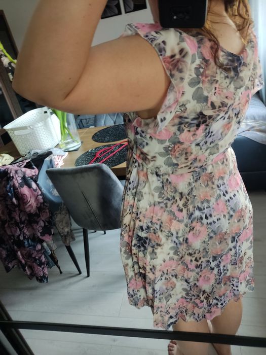 Sukienka midi plisowana kwiaty motylkowy rękawek rozmiar uni M-2XL