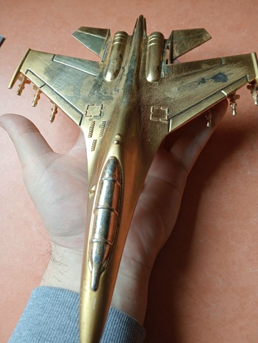 Металлическая модель самолёта