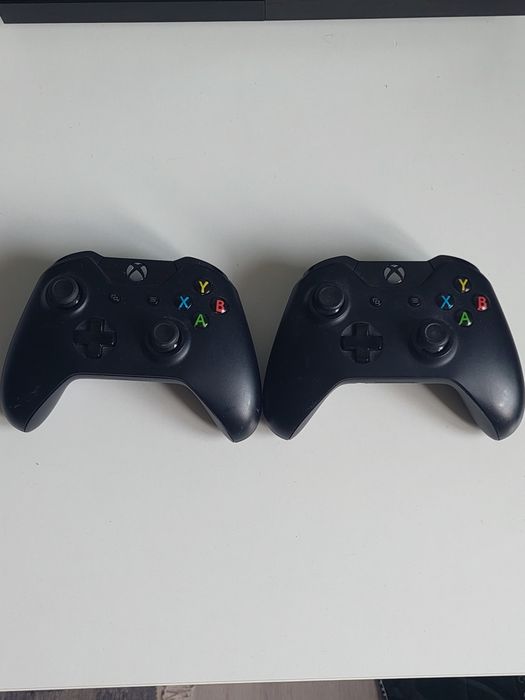 Xbox one + 2 pady