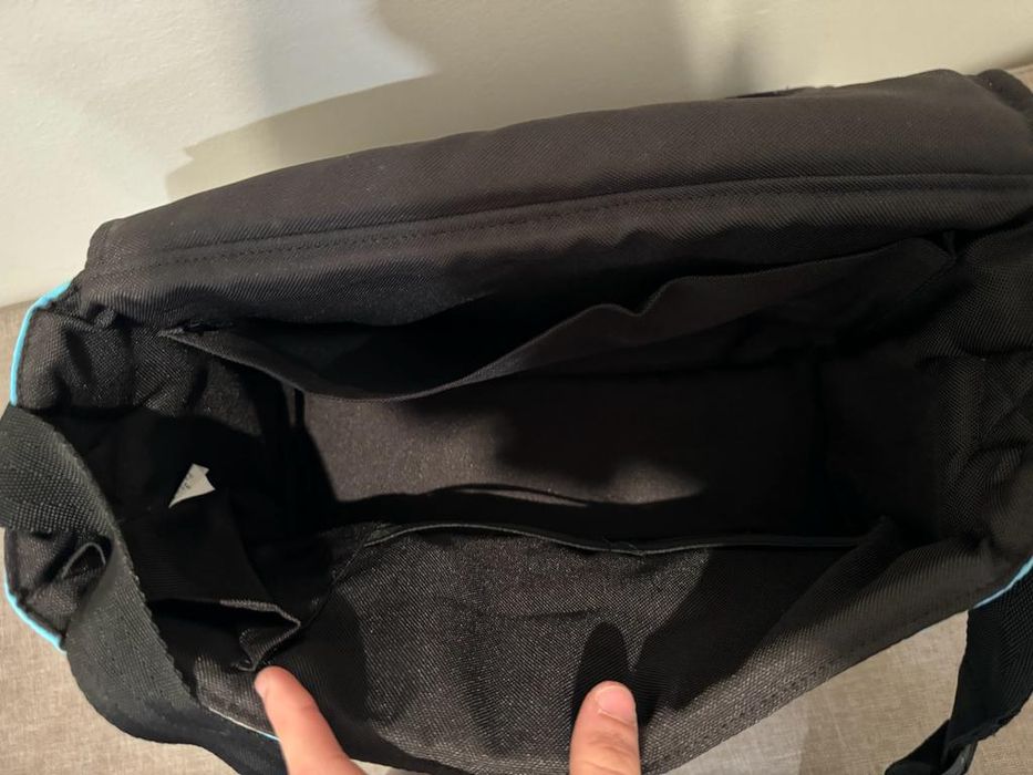 Mala de bebê azul e preta da chicco nova