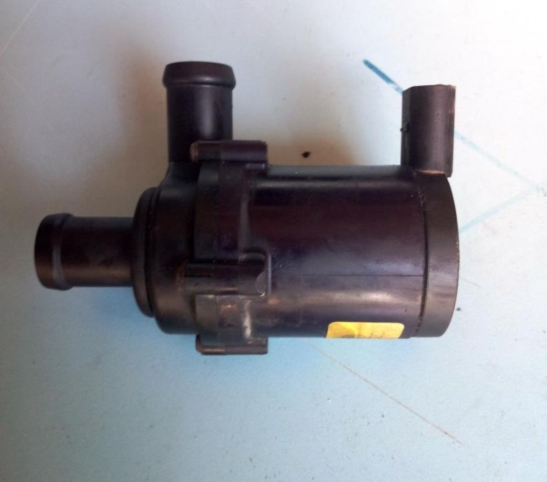 Насос системы охлаждения Volkswagen Touareg \ Audi Q7 моторчик помпа