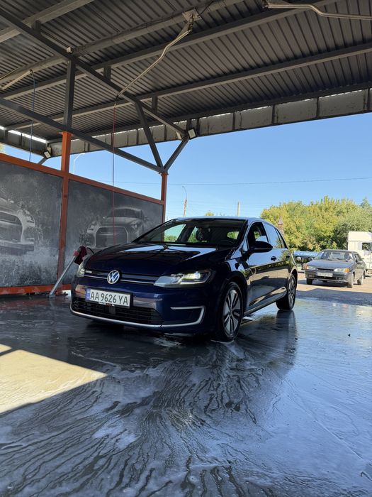 Продам E-Golf 36 кВт заряжена комплектація