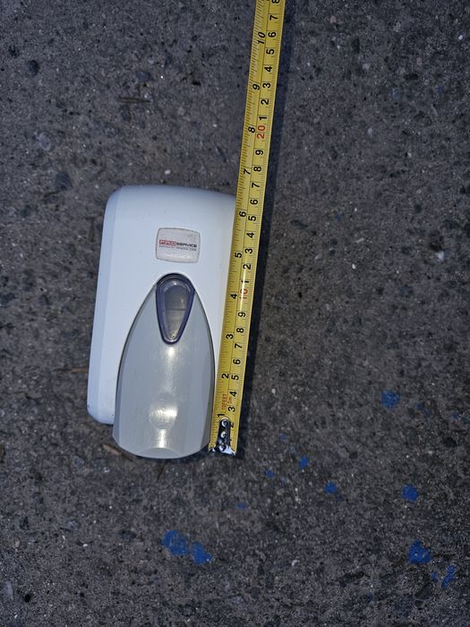 Розпродаж рушникосушарок тримачів паперу, диспенсерів мила,є кількість