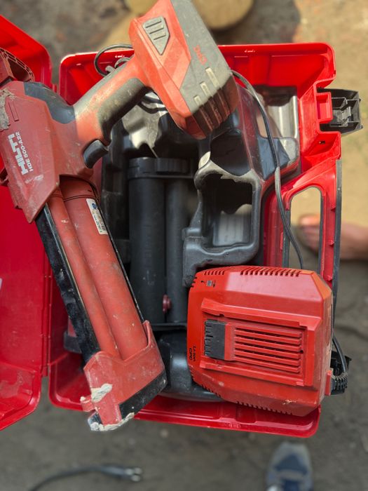 HILTI akumulatorowy pistolet do kleju HDE 500-A22 zestaw