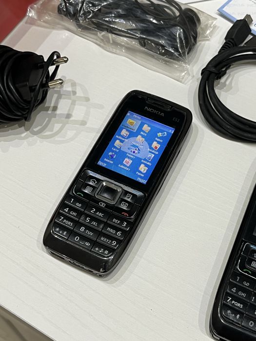 Telefon NOKIA E51