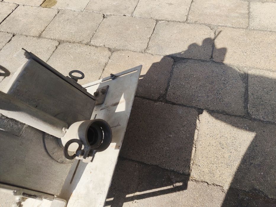 Solidny stojak / Przyrząd warsztatowy DIY – prowadnica, docisk, stal