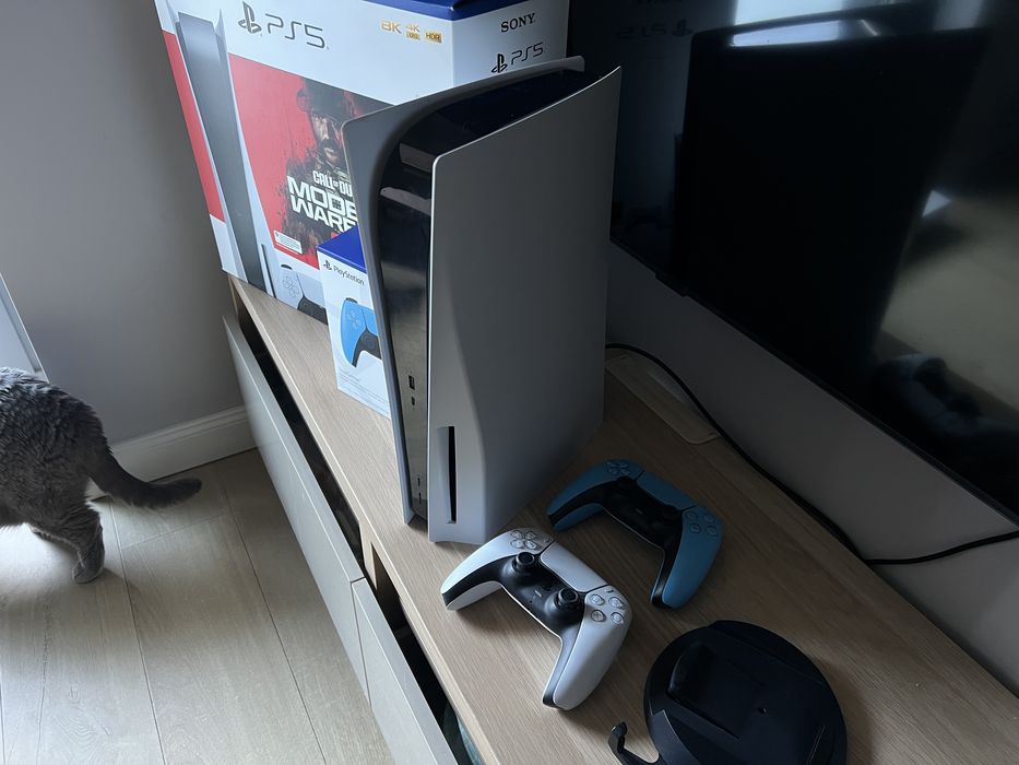 Konsola Sony PlayStation 5 z Napędem Blu-Ray 4K UHD 825gb dwa pady