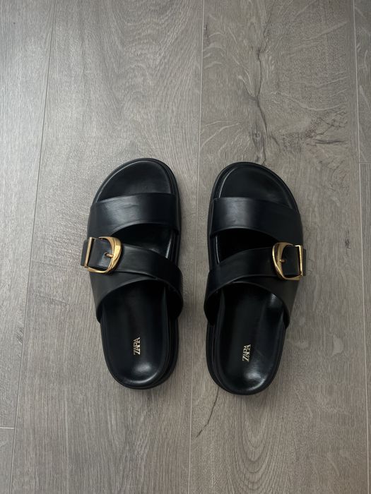 Жіночі шльопанці від Zara