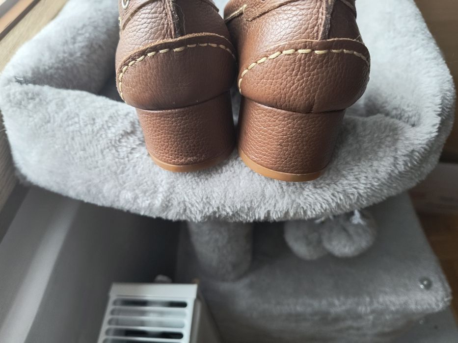 Piękne nowe mokasyny greckiej profukcji