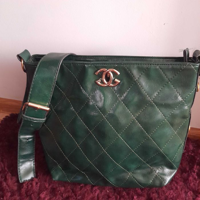 Zielona torebka chanelka