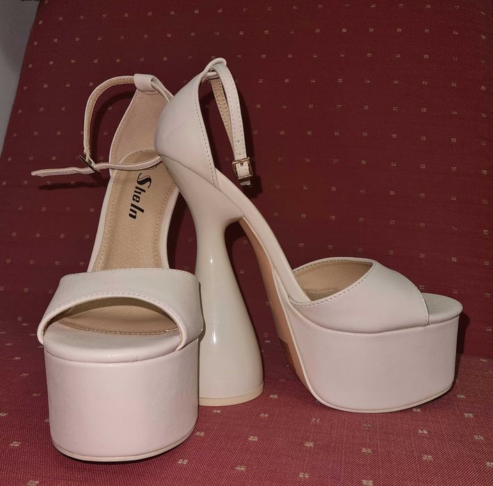 Sandálias super plataforma NOVAS