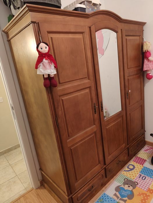 Roupeiro em bom estado