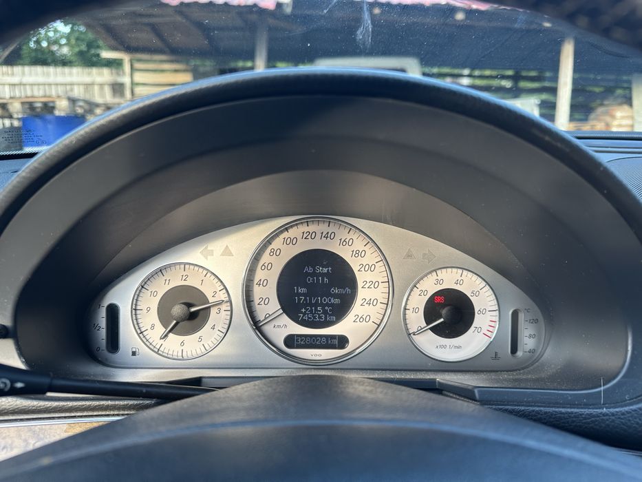 Mercedes E280 3.0 benzyna, 211