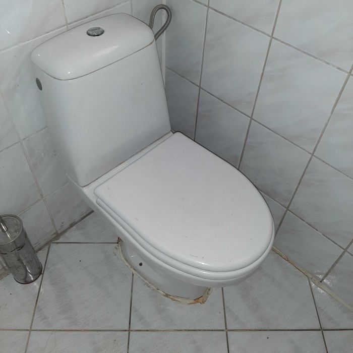 Umywalka Roca narożna, stojąca