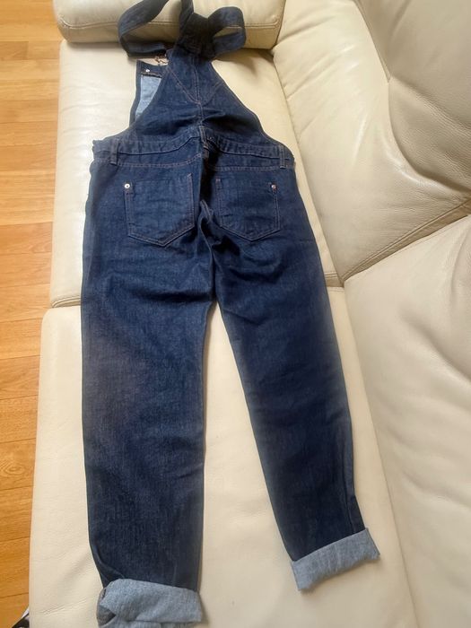 Damskie jeansy typu ogrodniczki od River Island