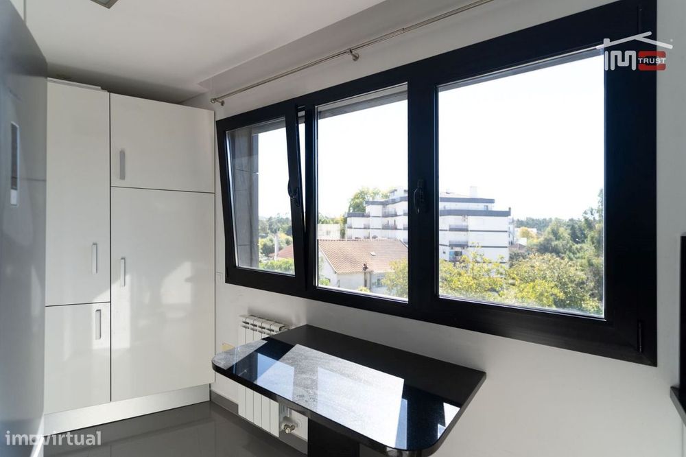 Apartamento T2 Com Cozinha Equipada  Como Novo Com Elevador E Garag...