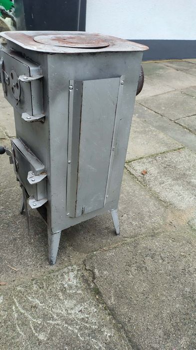 Dwa piecyki na sprzedaż