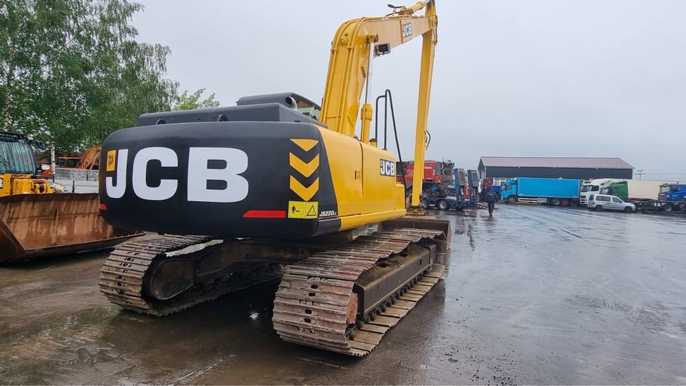 Длиннорукий экскаватор JCB 220 LR