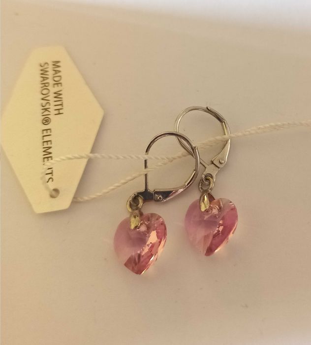 Brincos únicos com Swarowski