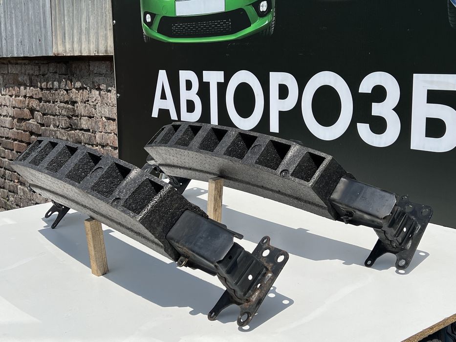 Усилитель бампера Skoda Fabia 2 Roomster підсилювач бампера